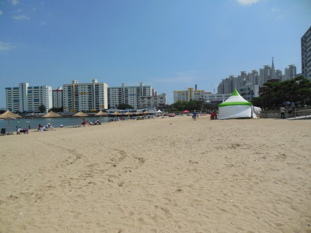 広安里海水浴場の風景